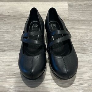 Abel Women’s Black Clogs size 8.5